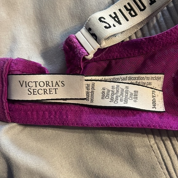 Bundle of VS Wireless Bra - Picture 6 of 6